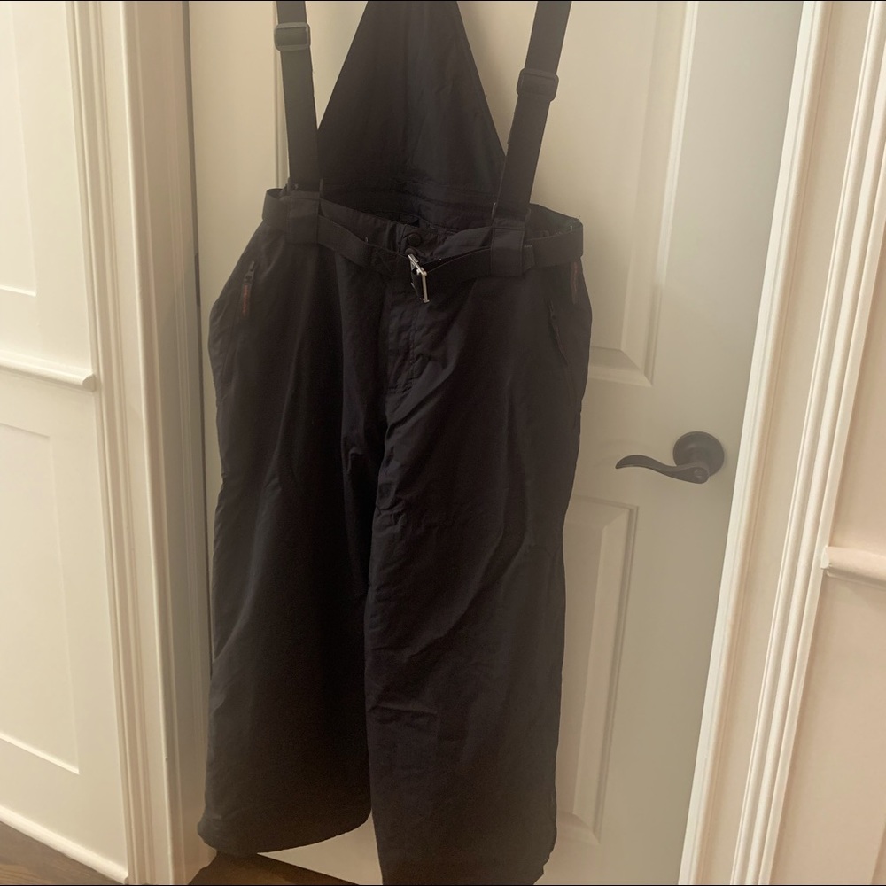 Mens XL Obermeyer Ski pants with suspenders and belt